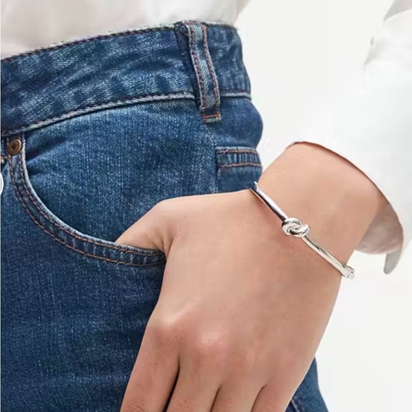 Kate Spade Silver Sailers Knot Hinge Brangle - Picture 2 of 8